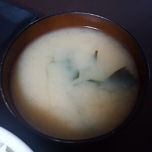 豆腐とわかめのお味噌汁